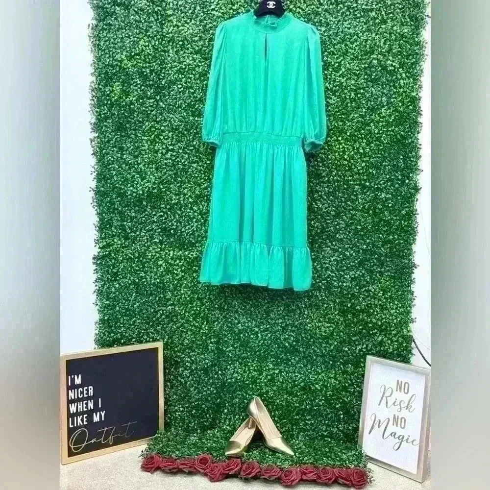 NANETTE LEPORE DRESSES GREEN. Size 6